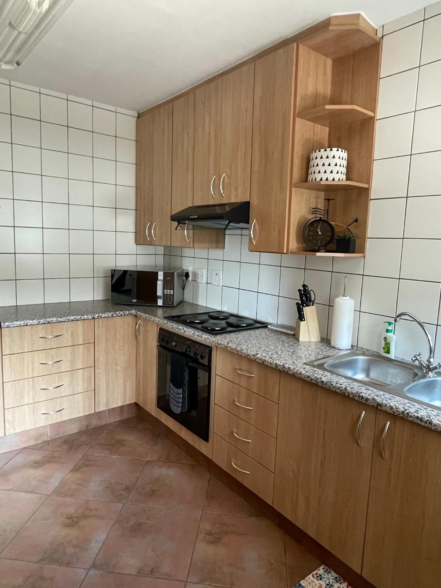 City Comfort Self Catering Windhoek Bagian luar foto